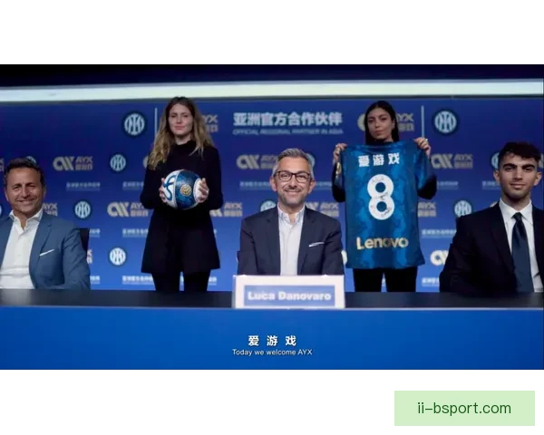 哈维宣布离任后被拉波尔塔挽留最终再度遭巴萨解雇风波